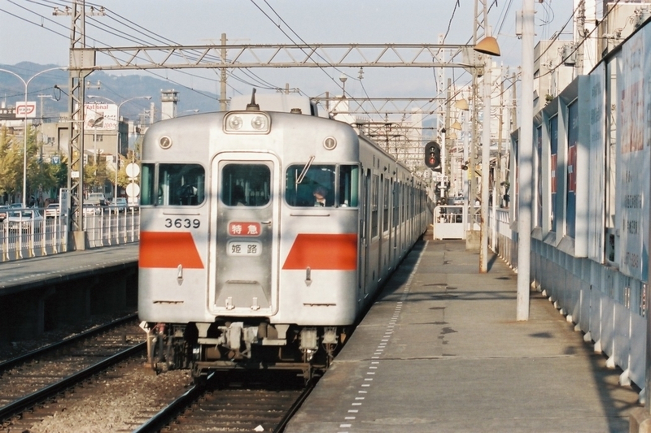 西 代 駅