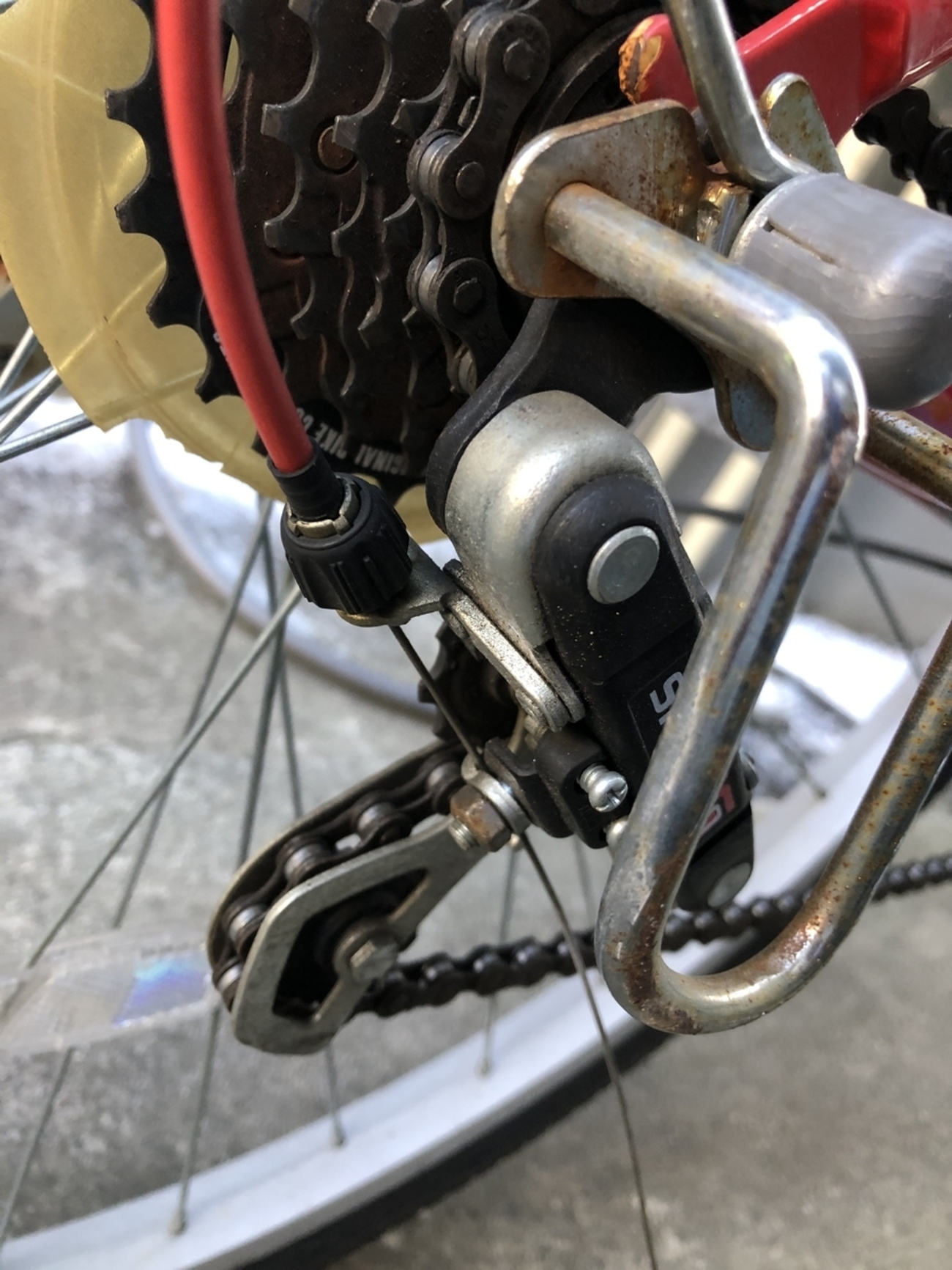 自転車のシフトワイヤーを自分で交換する方法 ディレーラー調整(DIY 自転車のシフトワイヤーを自分で交換する方法 ディレーラー調整(DIY