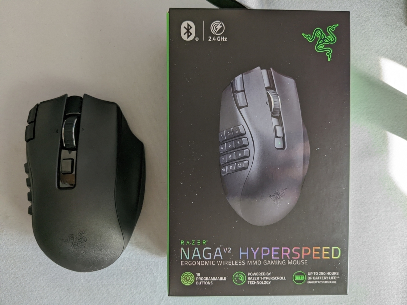 また出た！新たなる無線MMOマウスの選択肢 Razer Naga V2 Hyperspeedを 