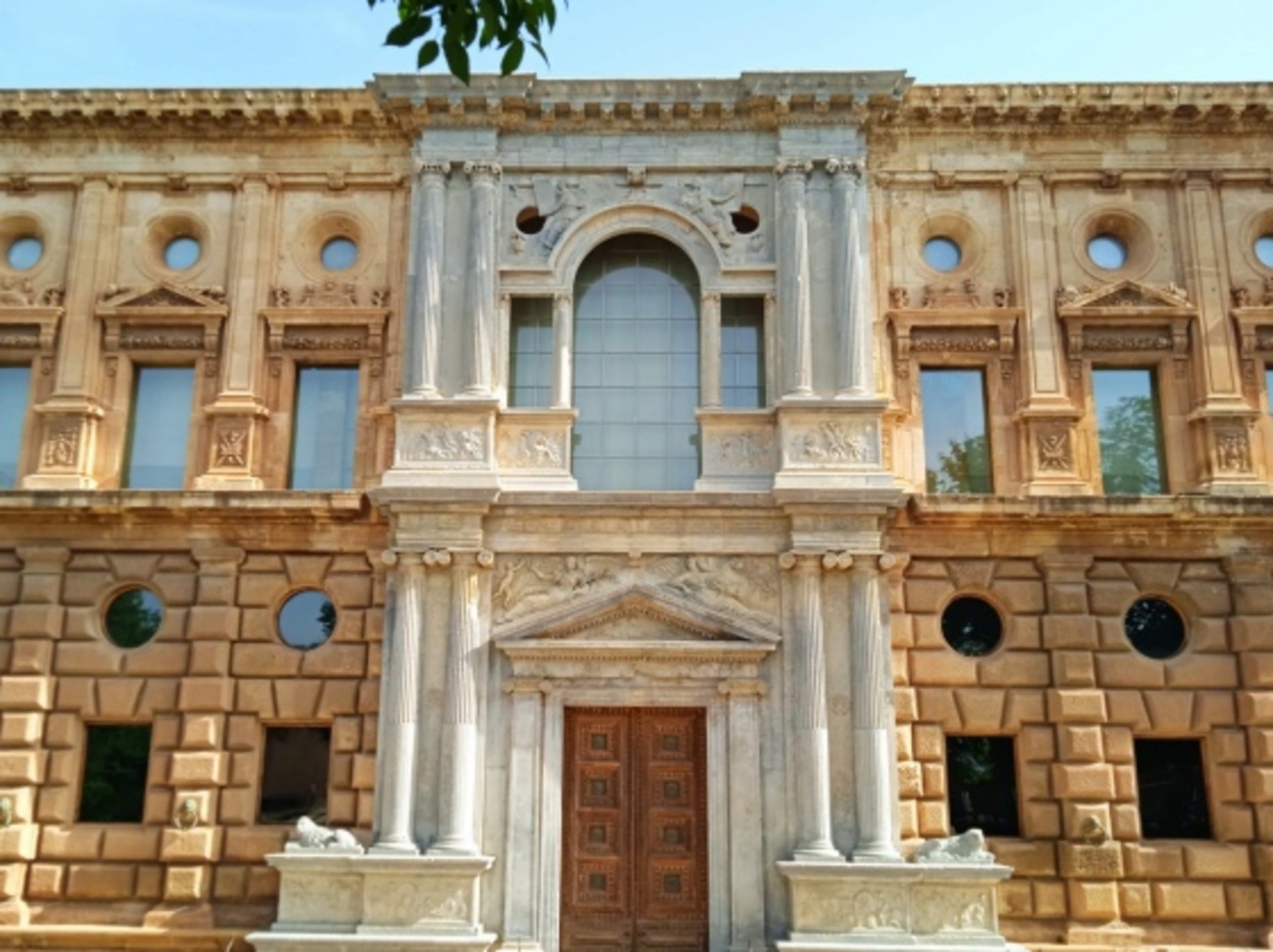 アルハンブラ宮殿【カルロス5世宮殿】博物館＆美術館を鑑賞する。 - グラナダさんぽ