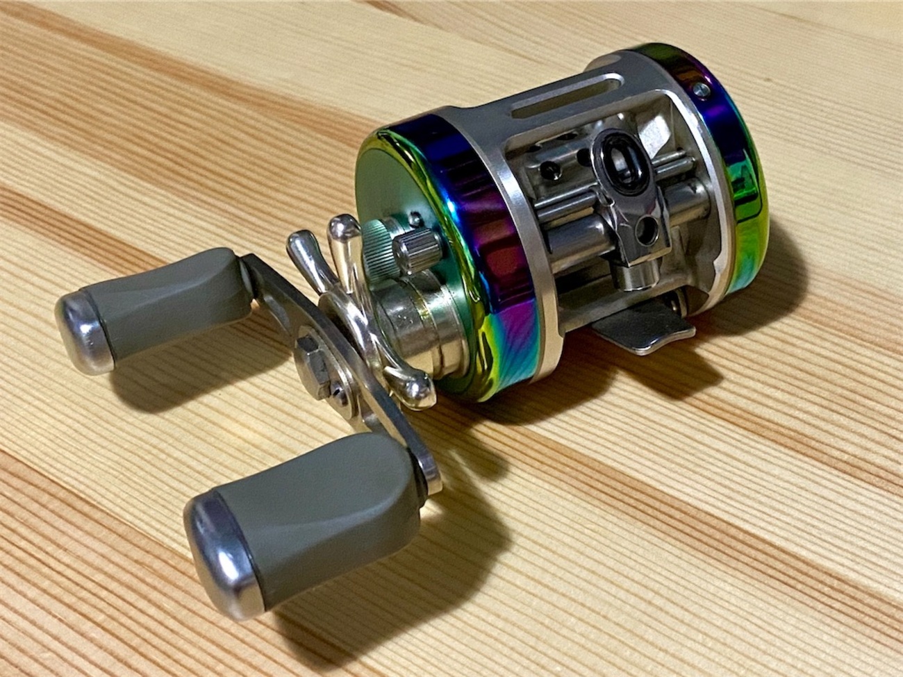 チタン製 ダサい RYOBI VARIUS ベイトリール