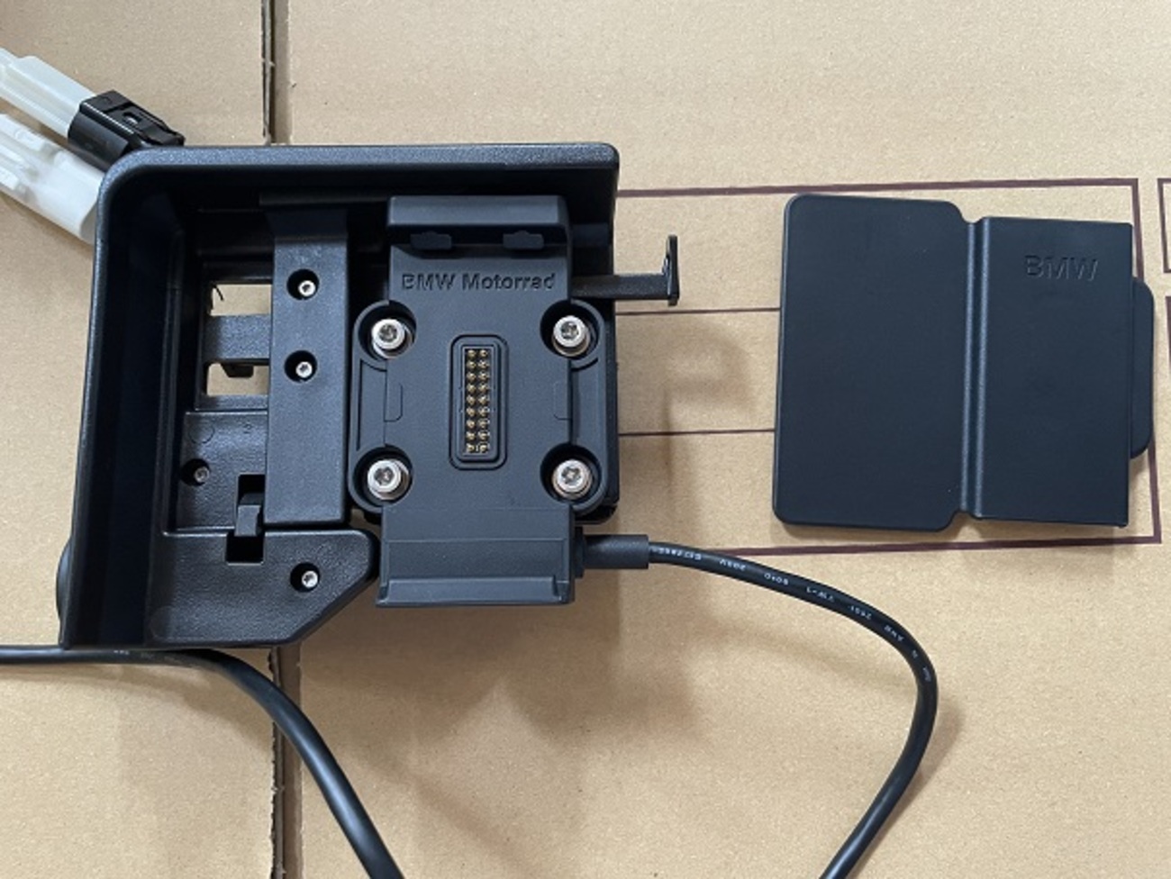 BMW モトラッド　ナビクレードル BMW Motorrad ConnectedRide Cradle | BMW Motorrad