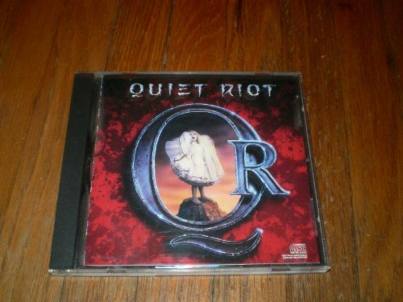 QUIET RIOT（国内盤）２枚セット 売り切り御免！】 Quiet Riot 1st 2nd CD＋ブックレット・バッジ