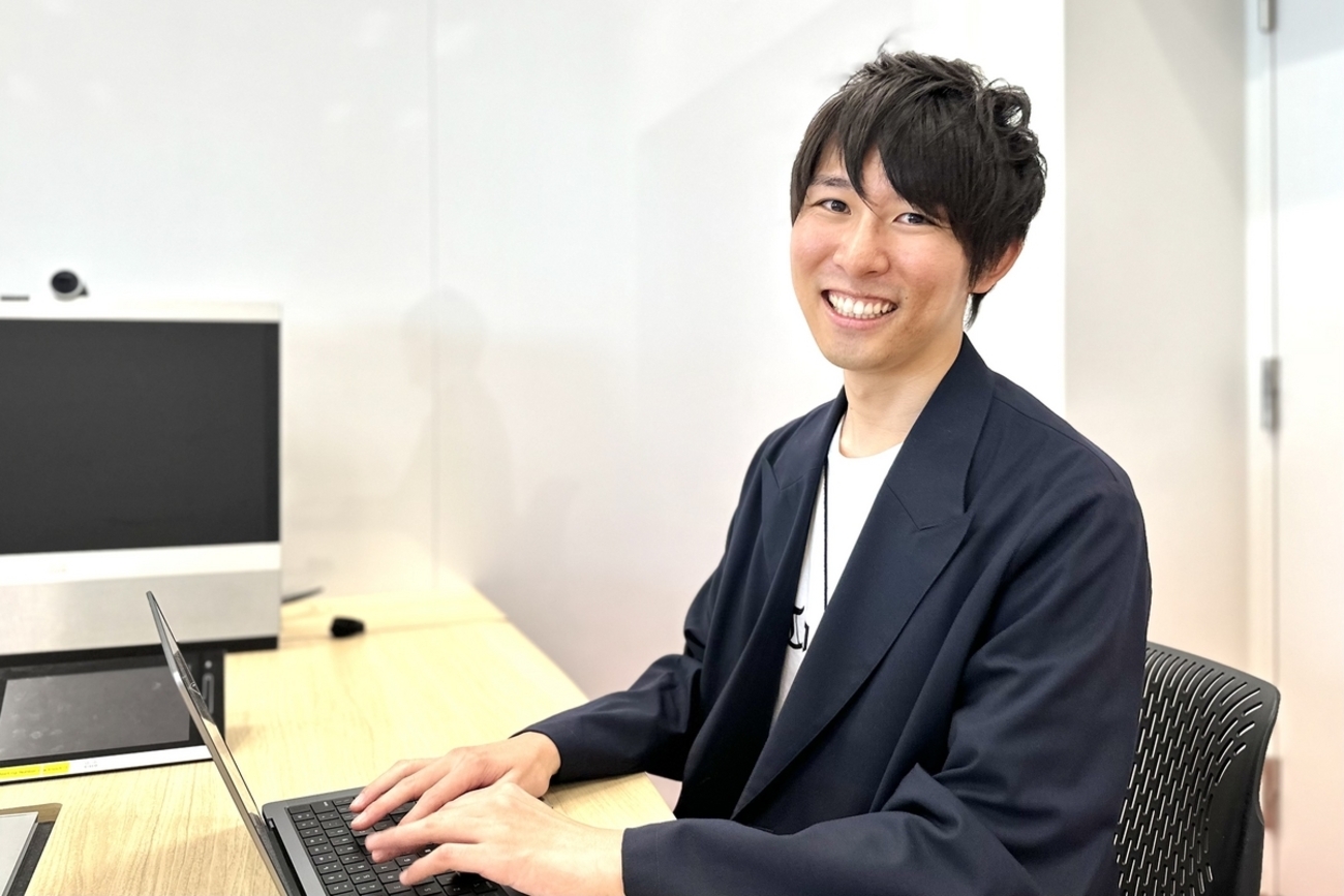 DevOpsエンジニアYamaさん　1年目にしてプロジェクトリーダーを経験【働くかたち】 - R-Hack（楽天グループ株式会社）