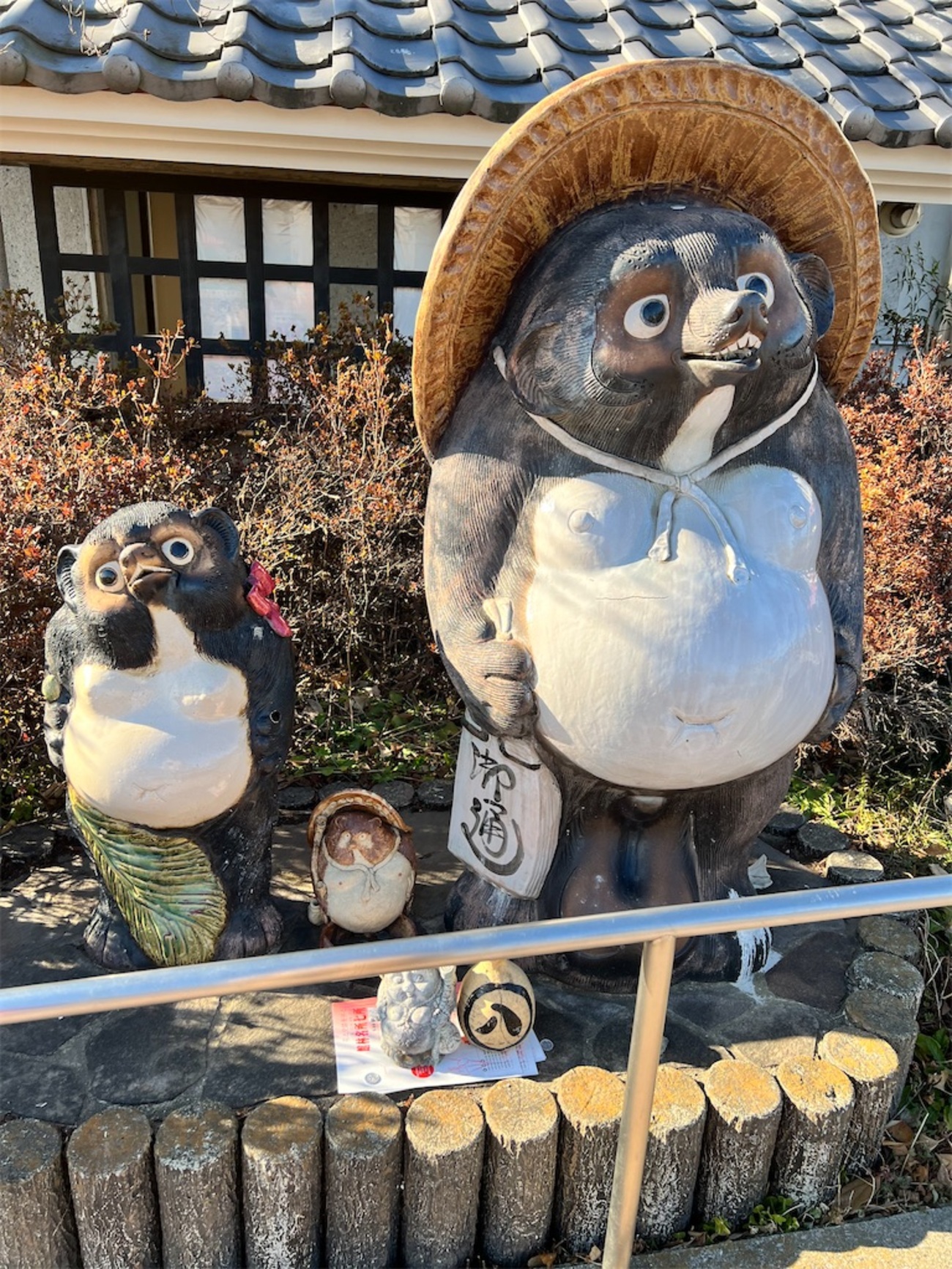 分福茶釜】分福茶釜で有名なお寺さん。たぬきの像がたくさんで見どころ 