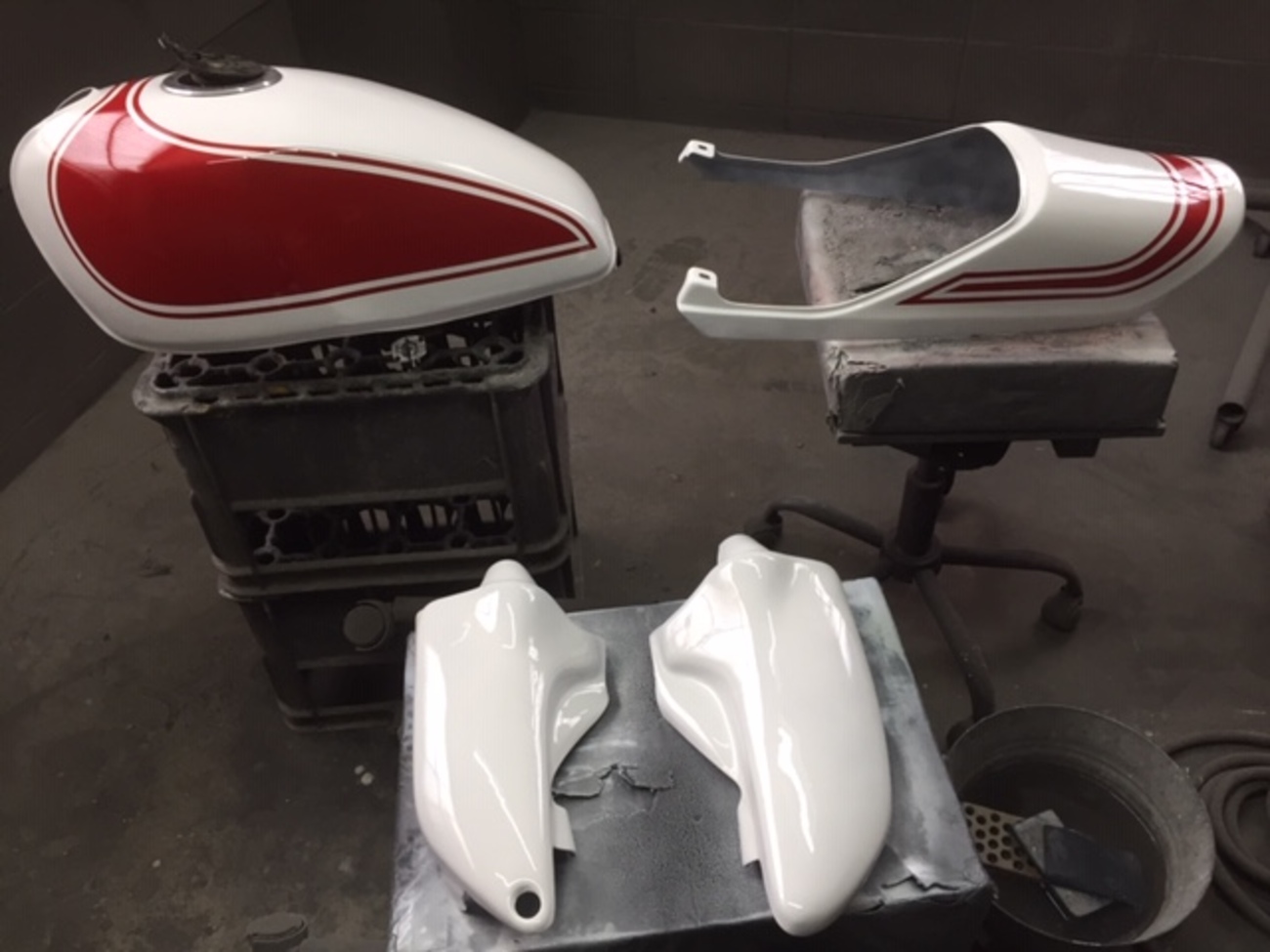 ゼファー400 赤白 火の玉Z2仕様 - メルカリ ゼファー 0 Z2仕様 