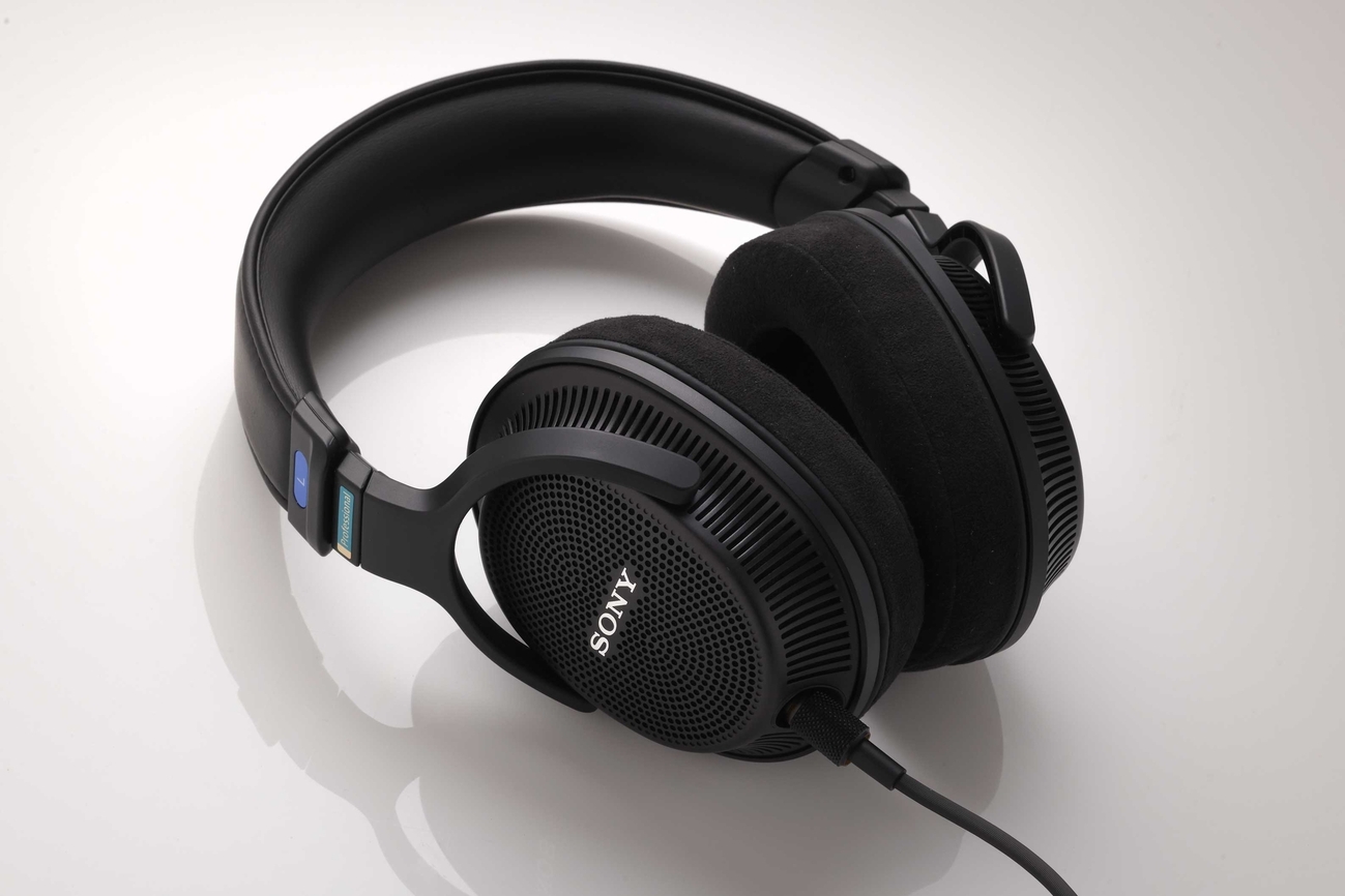 リスニングで使っても面白い！ソニーのモニターヘッドホンMDR-MV1を 