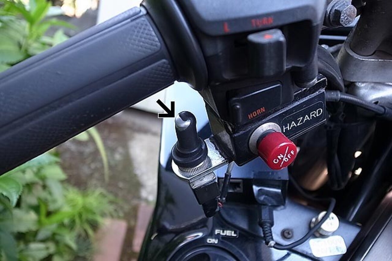 バイク用アマチュア無線 バイクモービル完成! #アマチュア無線 #ジクサー #yaesu - YouTube