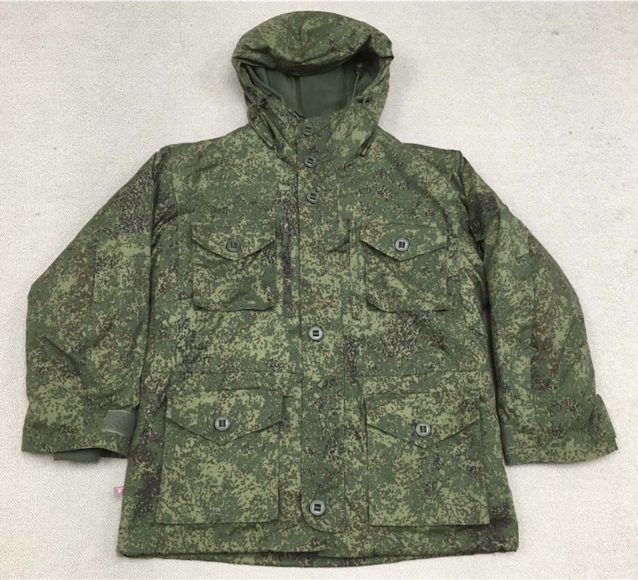 シベリアでも大丈夫？【ロシアの軍服】防寒迷彩パーカー（デジタル 