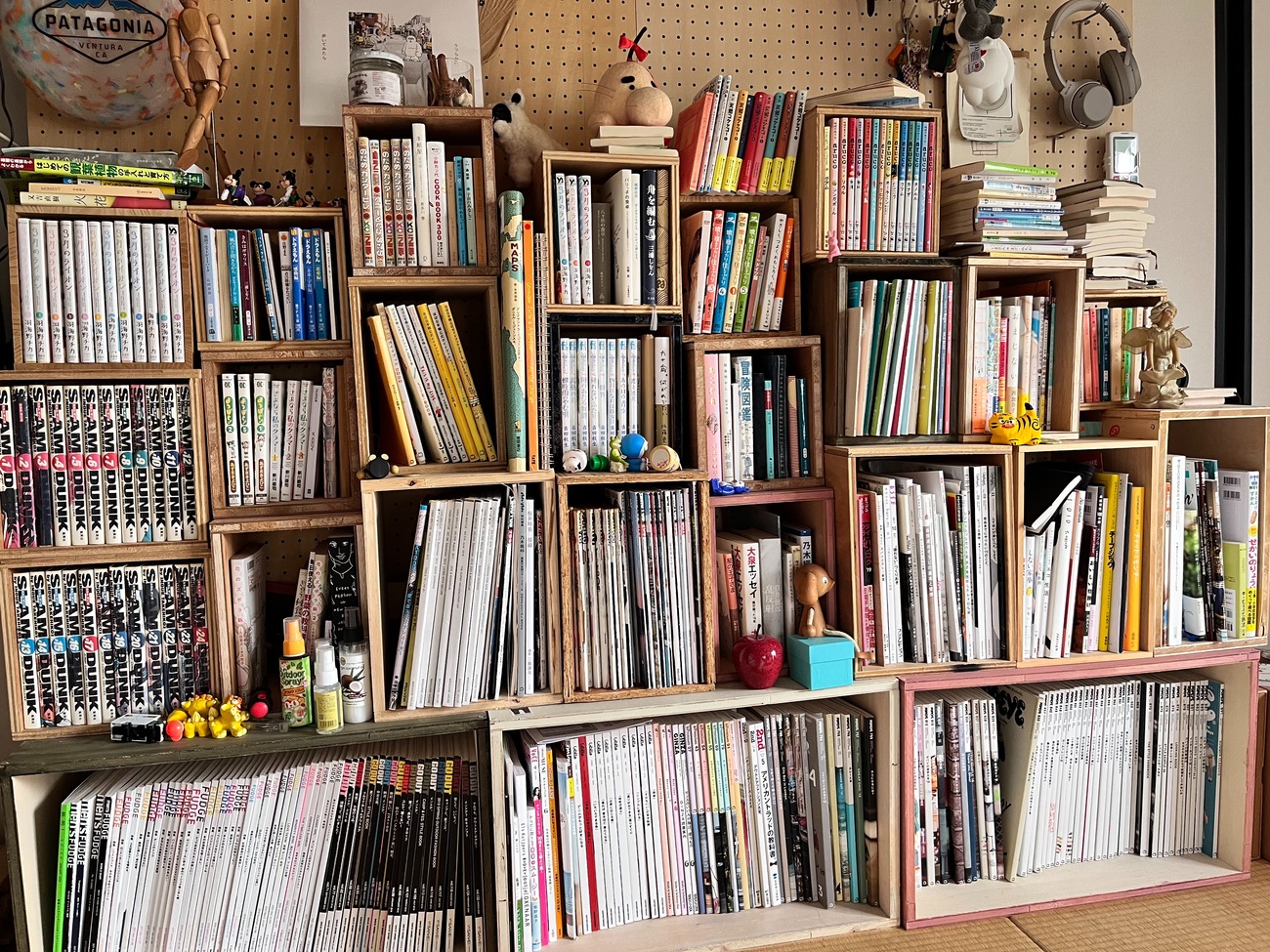 お値下げしました！上品な佇まいの古い本棚 186046132_o1.jpg?