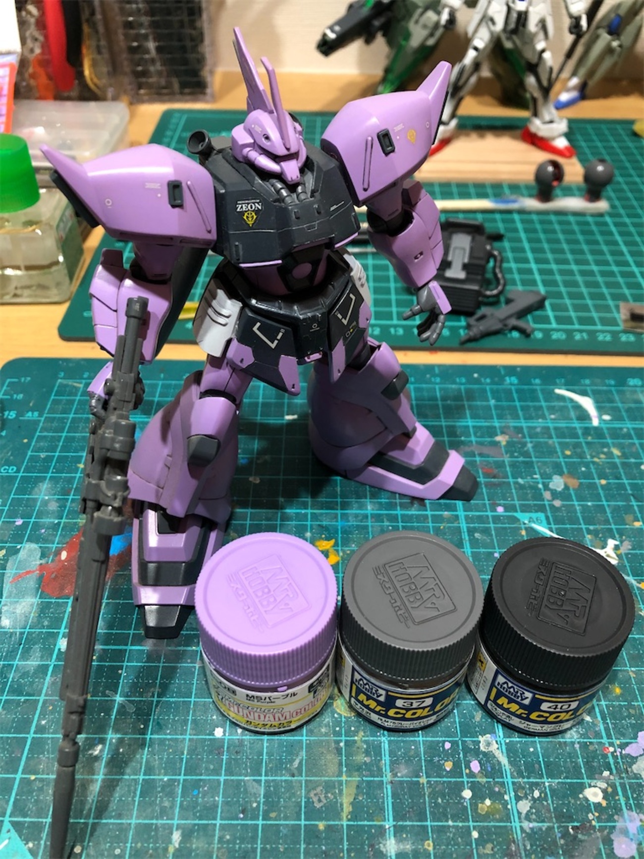 ガンプラ HGUC ゲルググをつくる⓸ 筆塗り塗装と合わせ目けし その1