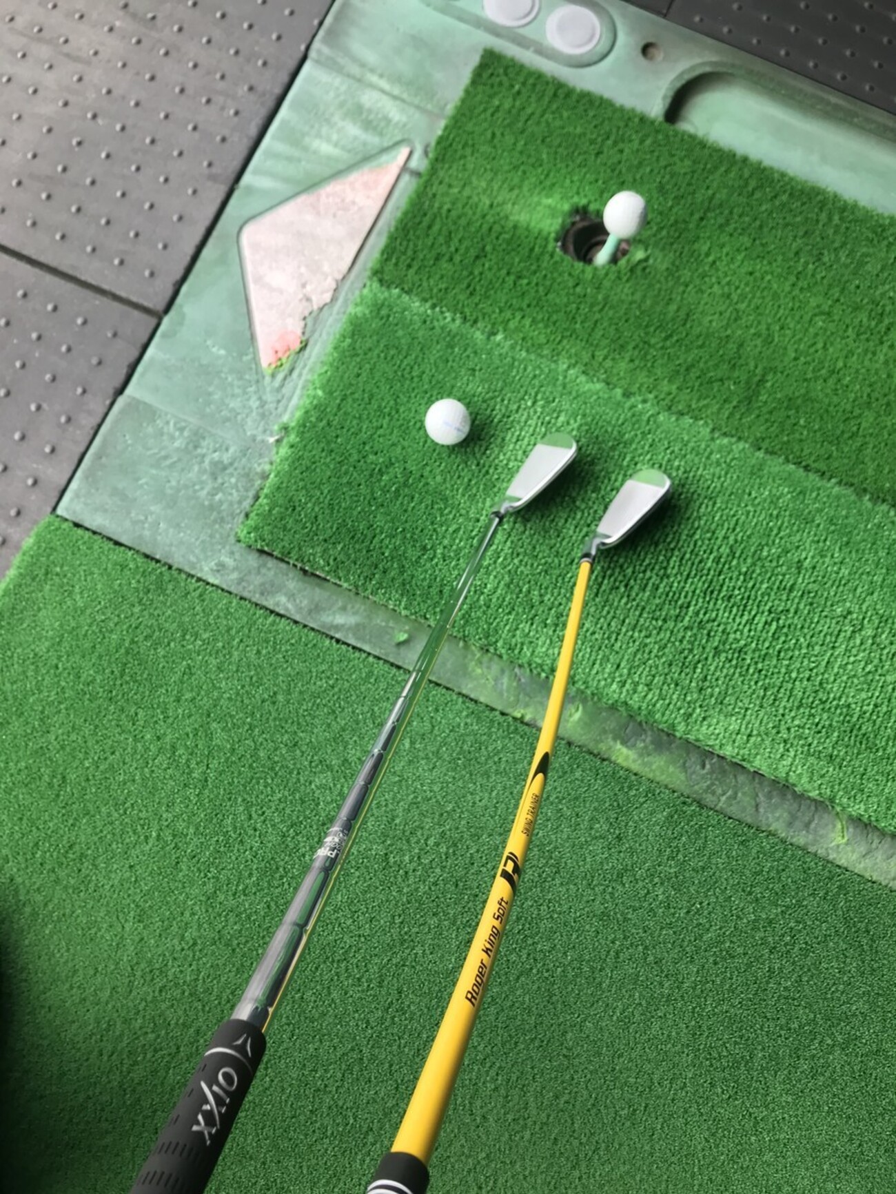 バックスイングを深く！軟らかいシャフトの練習用アイアンで、切り返し