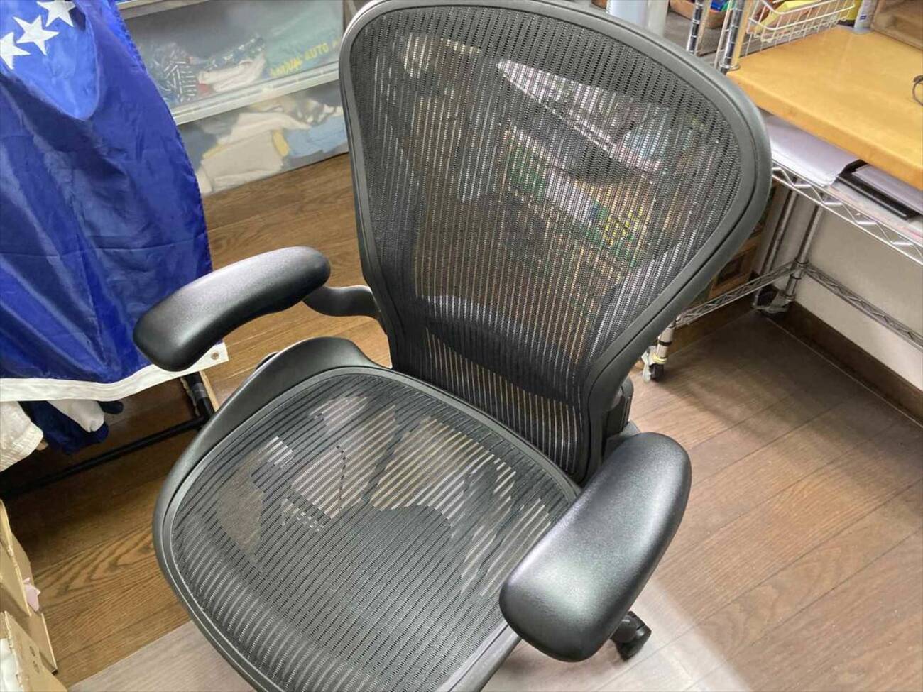 ハーマンミラー旧式アーロンチェアの固定肘掛けの高さを自力で調整した 