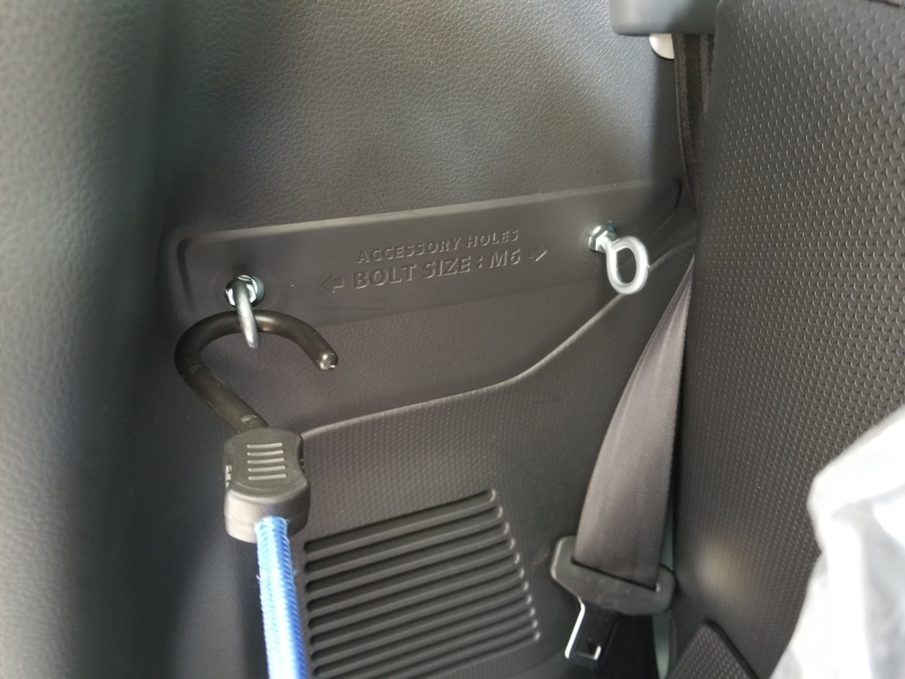 車中泊 ハスラー】DIYでラゲッジフックを取り付けよう！ - Ainiyuku 