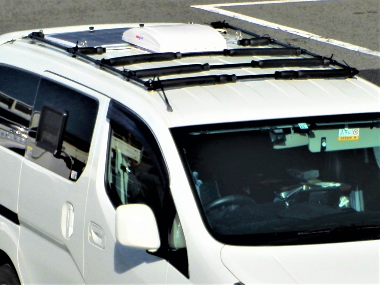 車の天井へ取り付けた自作キャリアを外してワックスをかけました 