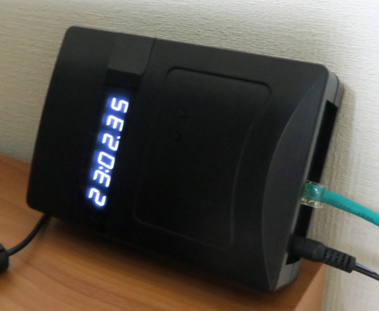 共立電子産業 電波時計信号送信機能付き時計 P18-NTPLRBK 