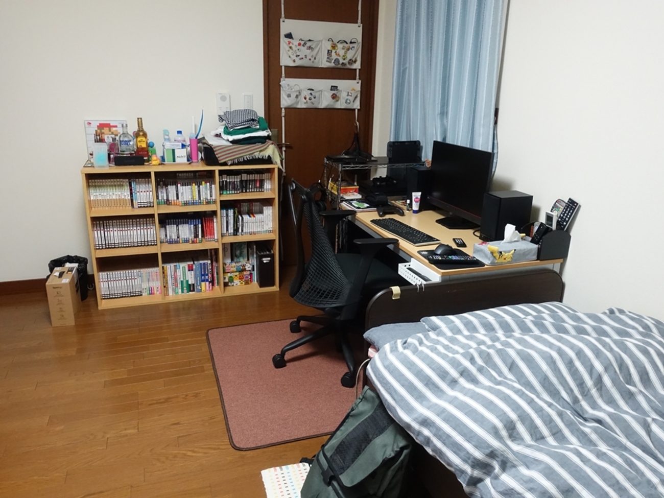 本棚3つに囲まれたオタク部屋を晒します - 黒トイプードルのぶろぐ