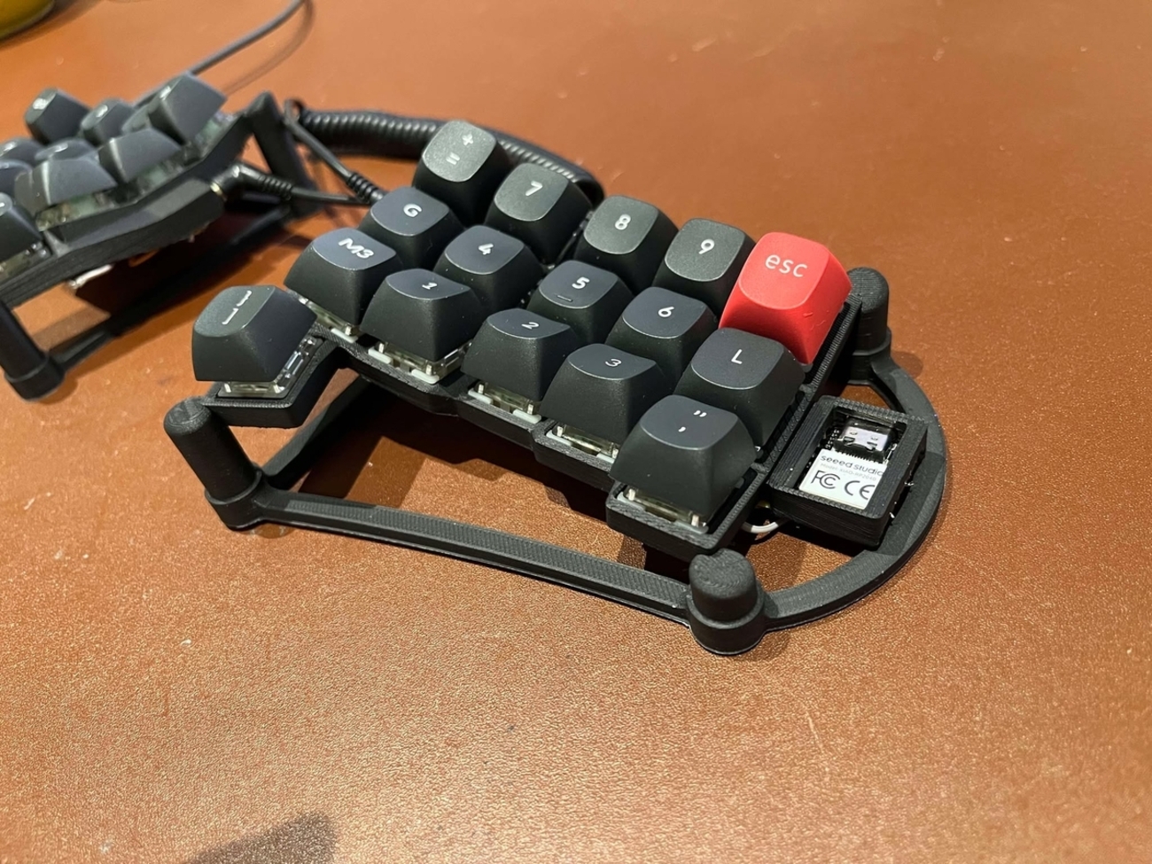 SkinnyPete32｜手配線と空間設計にこだわったコンパクト分割キーボード 