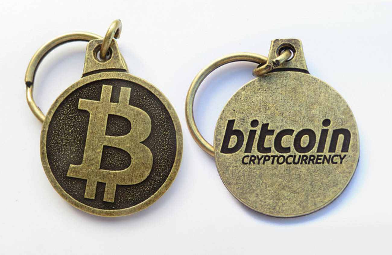 Pythonを使って試す・Bitcoinのアドレスで使われる楕円曲線暗号の仕組み -