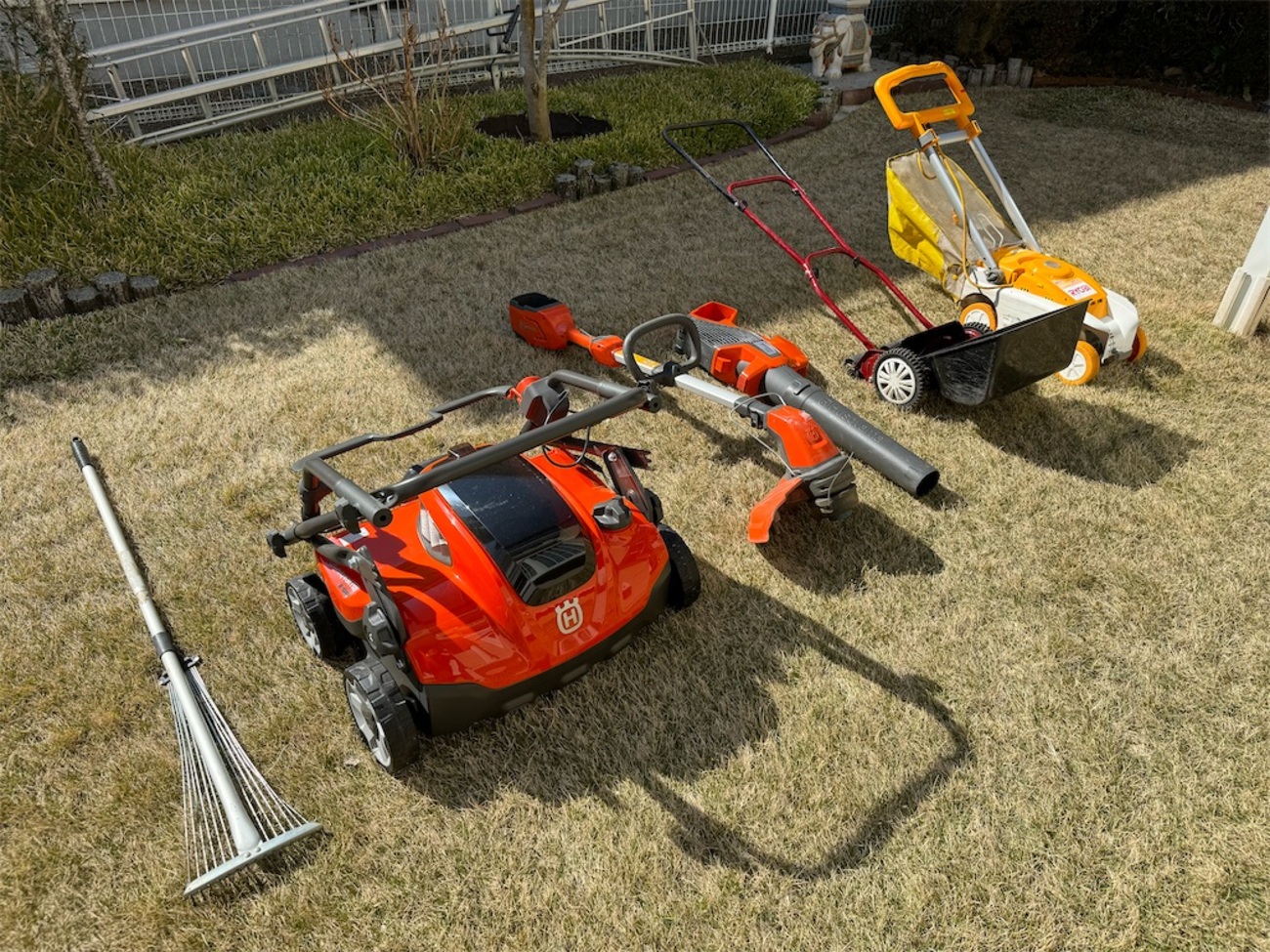 芝生の春の準備作業と電動道具評価 - 芝生の雑学 東京40まいる