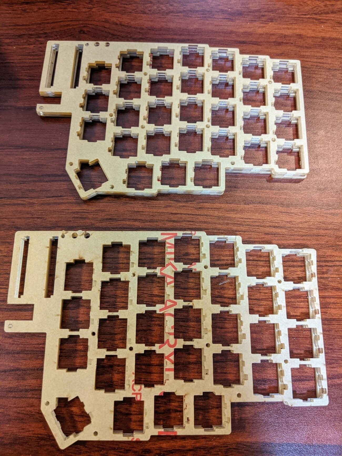 カインズ工房でレーザー加工機を使って自作キーボード用のプレートを 