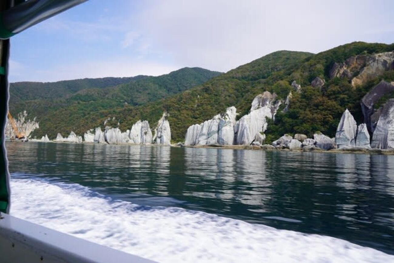遊覧船で行く 秘境 仏ヶ浦③ 仏ヶ浦～焼山崎～脇野沢 - まるみのあっちこっち巡り