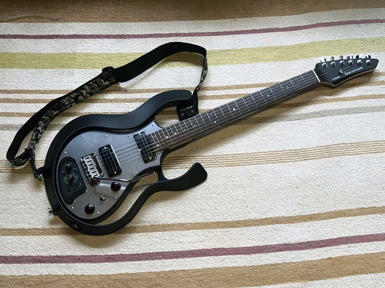 VOX Starstream VSS-1-24BKBK-M/Black Frame with Black Body Metal 