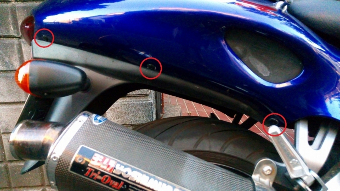 フロントフェンダー交換。（スズキ GSX1300R HAYABUSA (ハヤブサ