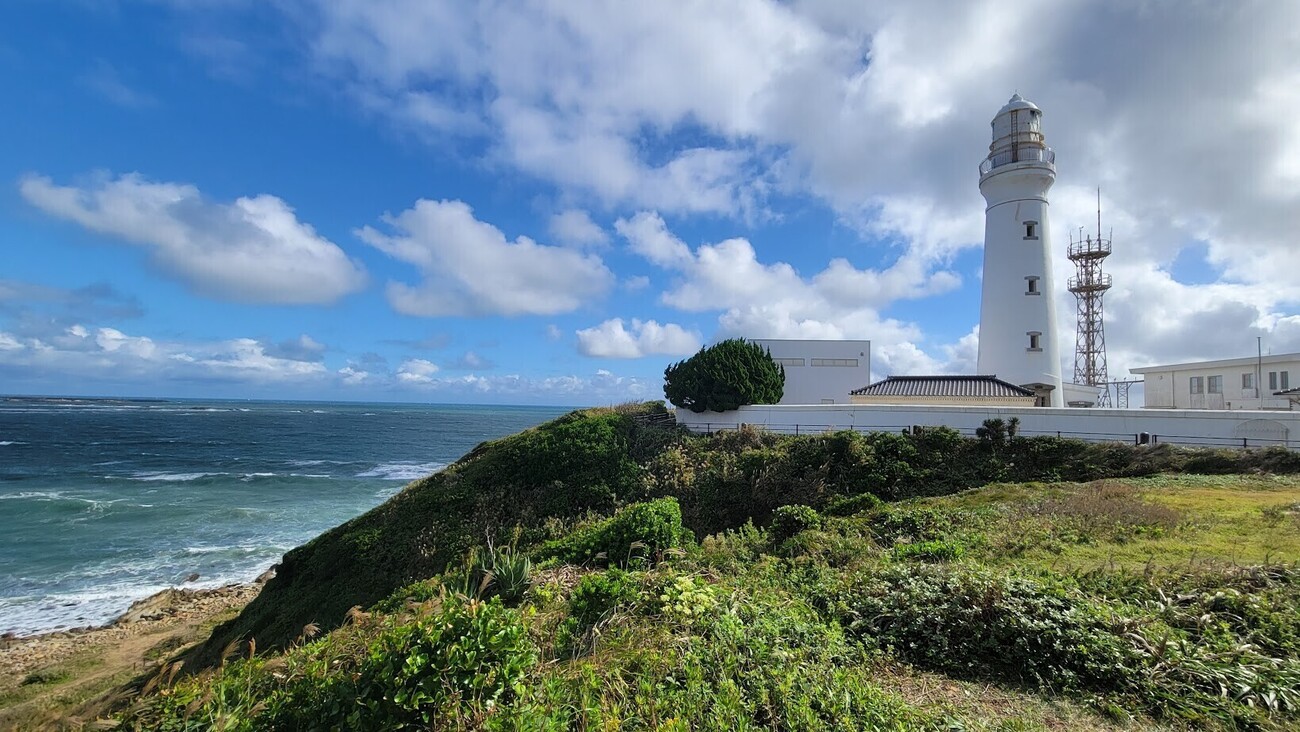 犬吠埼・犬吠埼灯台】関東最東端の岬は荒波と迫力の岩礁の絶景スポット