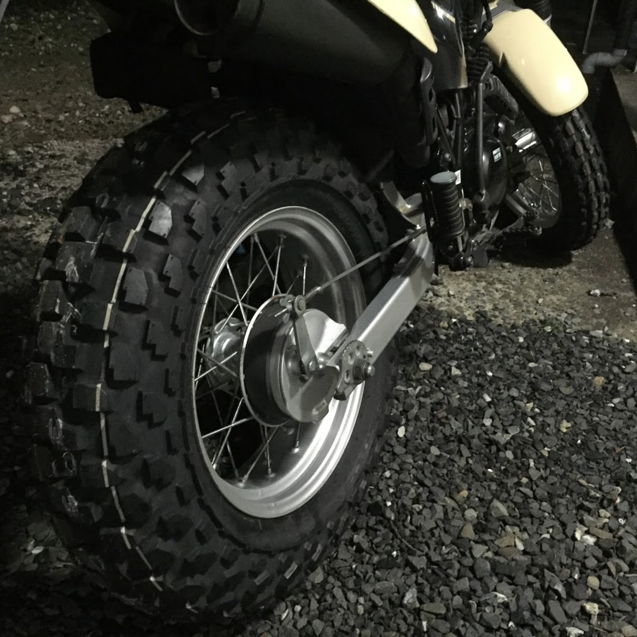 TWの最終型の純正タイヤから初期型の純正タイヤに交換した - 鈍速巡航