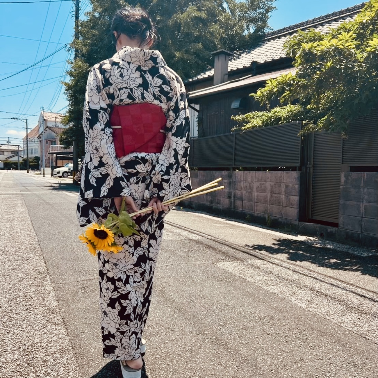 祖母の黒留袖を裾引きの舞台衣装に変えるミッションに挑戦中 - BELLFLOWER