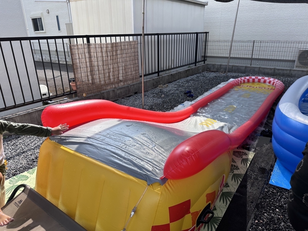 インテックスのウォータースライダー「レーシングファンスライド」で 