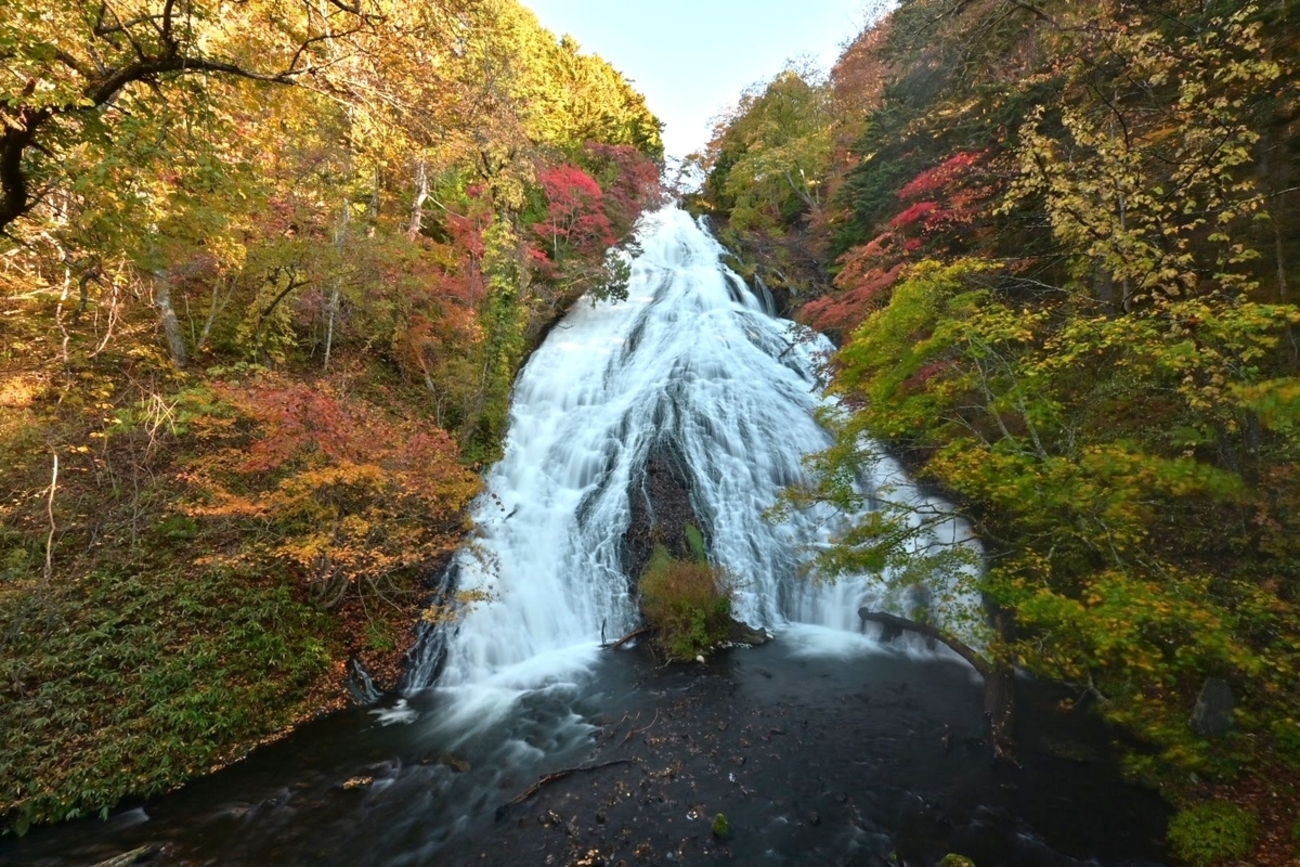 深山の滝　パステル画　奥日光 middle.jpg