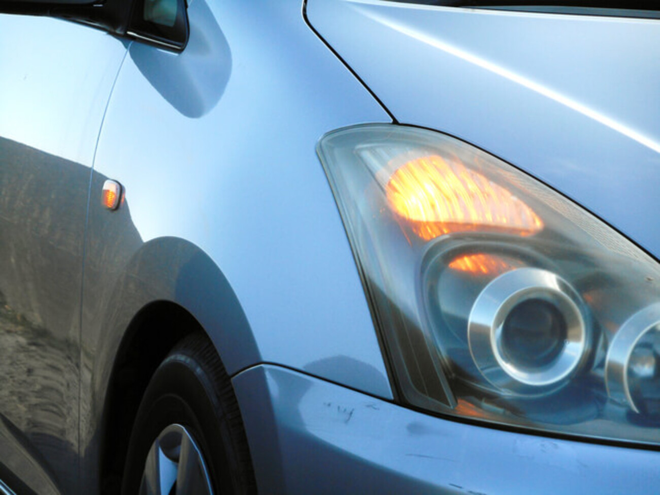車のフェンダーはどこの部位？修理費用や車検条件について整備士が解説 