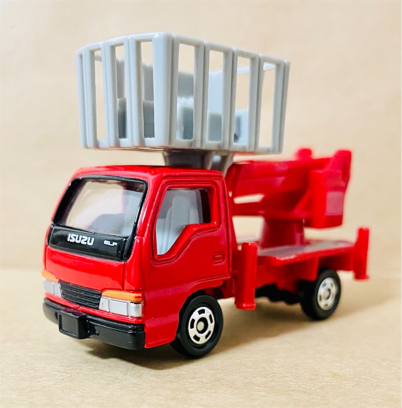 TOMICA ISUZU ELF AERIAL PLATFORM 非売品トミカ - usunonooのブログ