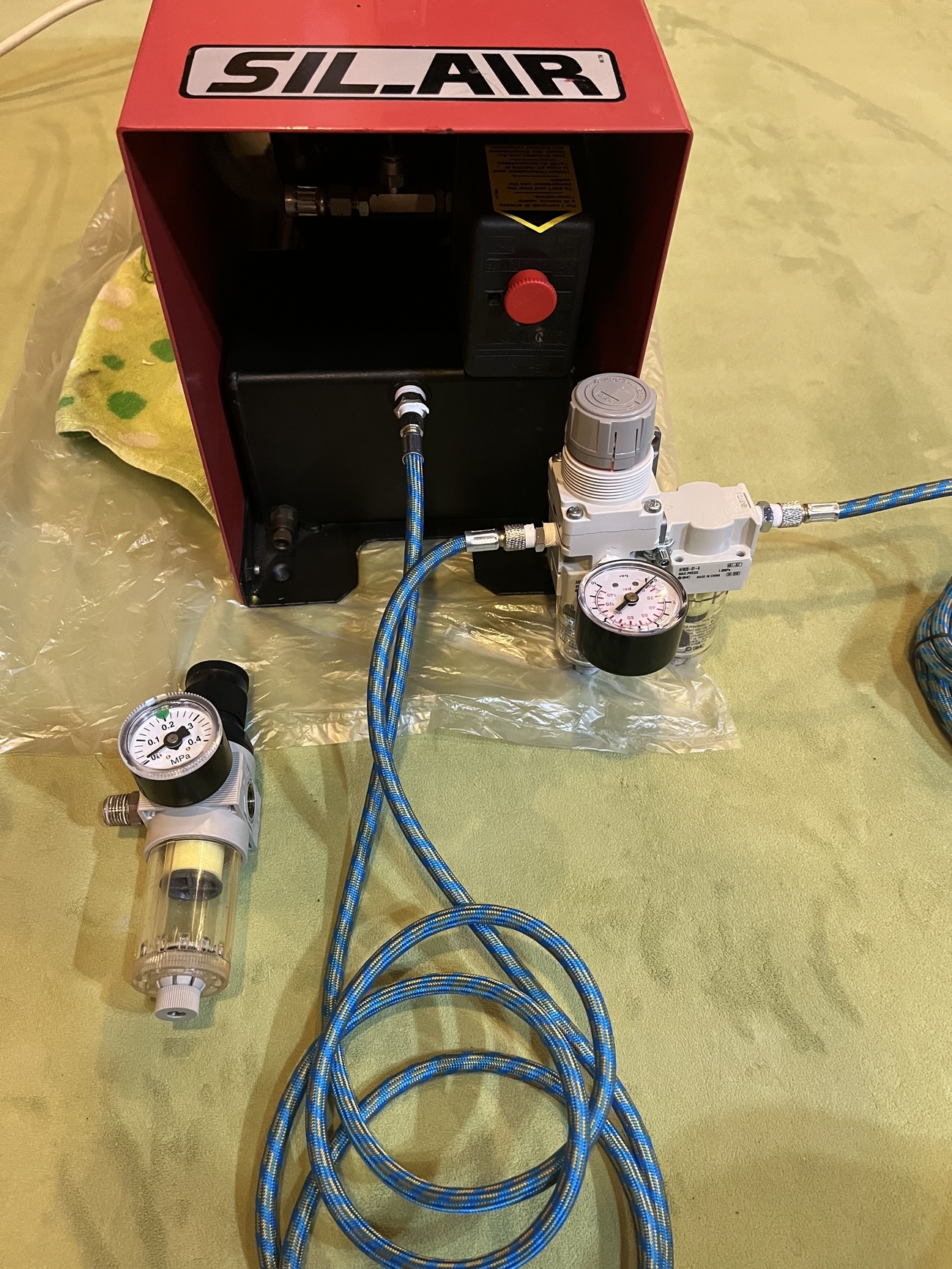 塗装用コンプレッサーホルベイン新品と付属品 塗装用コンプレッサーホルベイン新品と付属品