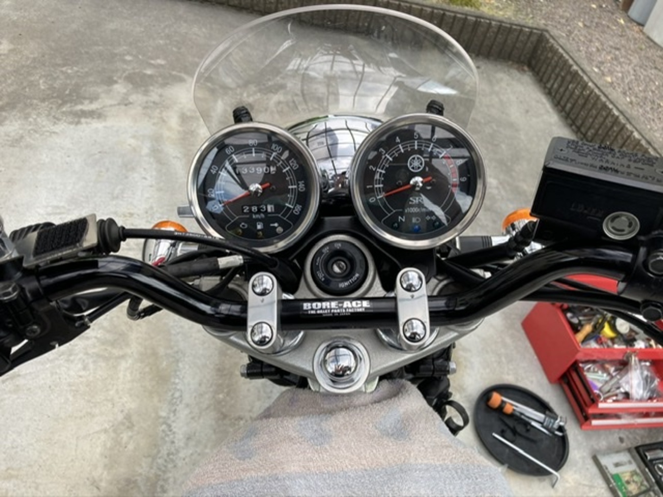 SR400】ボアエースのアルミハンドルバーとマルチバー装着 - Bullpower.com