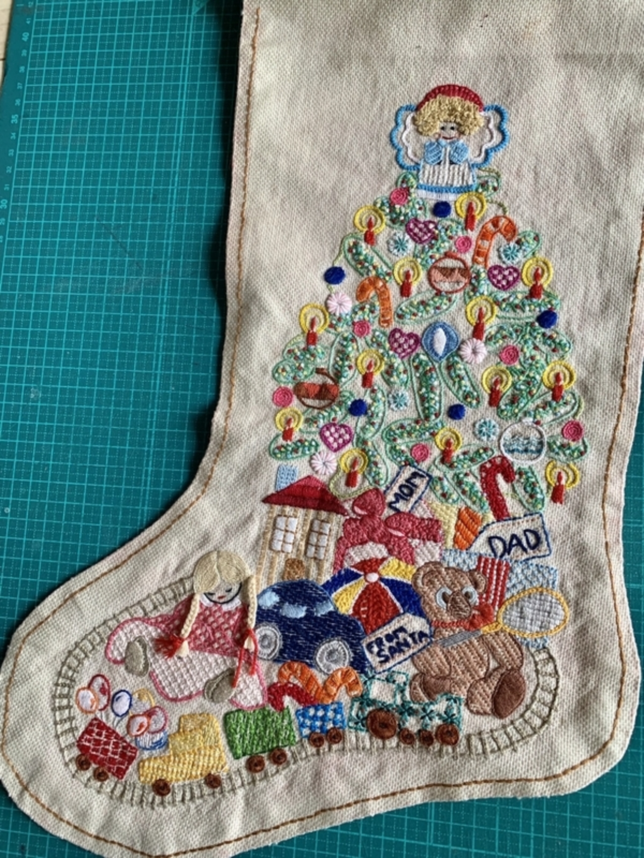 クリスマスブーツ ② 刺繍のあるブーツ - 日がな一日 手仕事