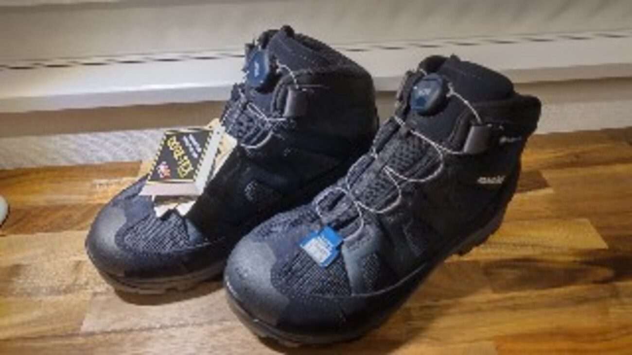 モンベル　マウンテンクルーザー400 Kid's 23.5 登山靴 マウンテンクルーザー400 Kid's 22-24｜モンベル