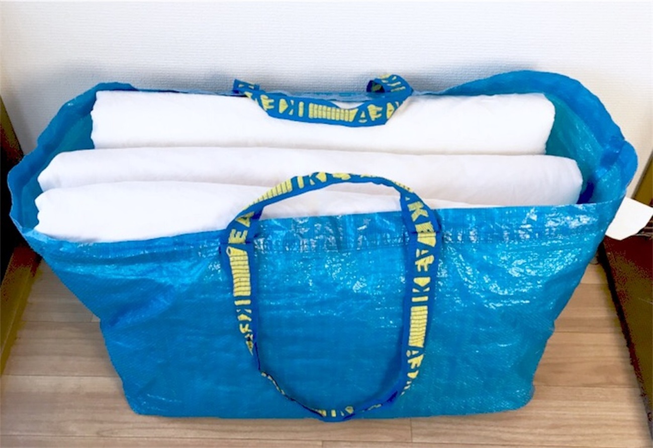 お昼寝布団にはIKEAの買い物バッグがピッタリ - ライフオーガナイザー 