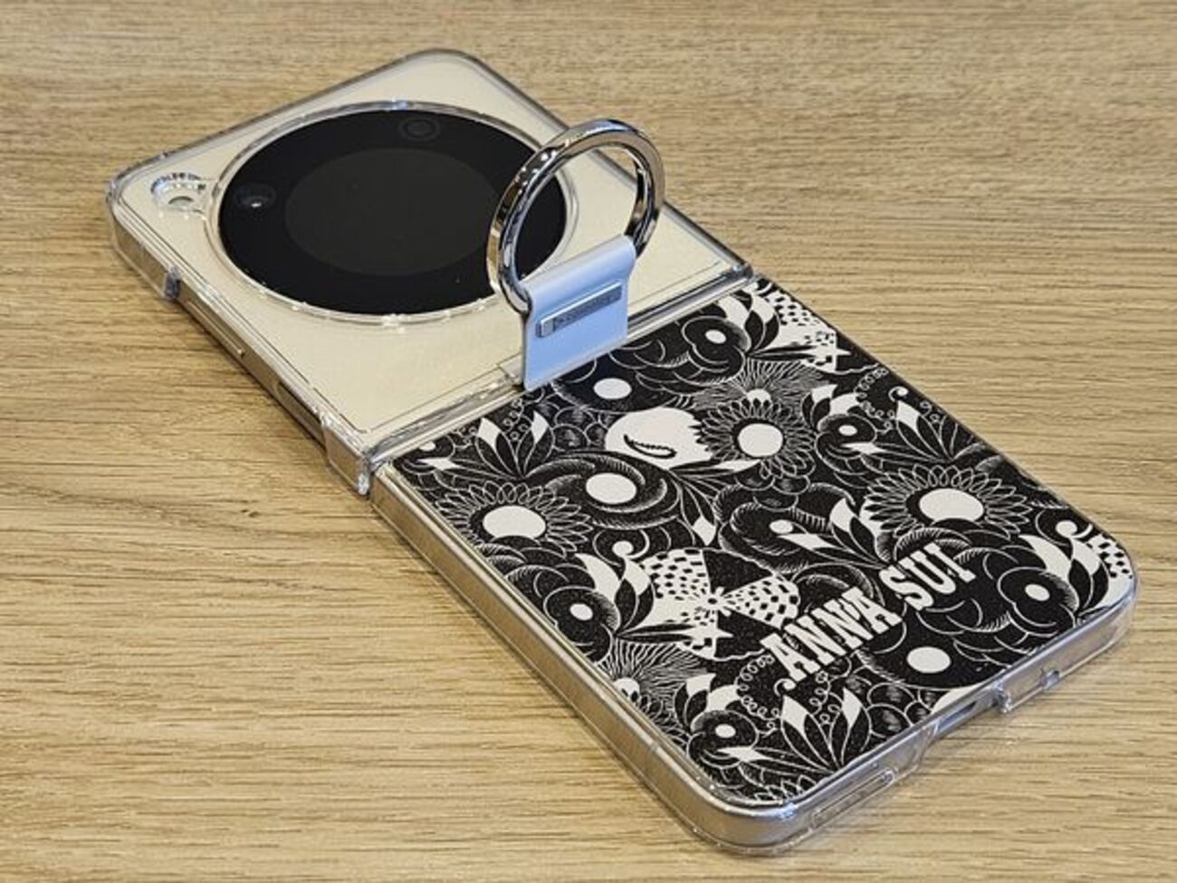 9800円折り畳みスマホLibero Flip】購入特典のケースcaseplayのClear 