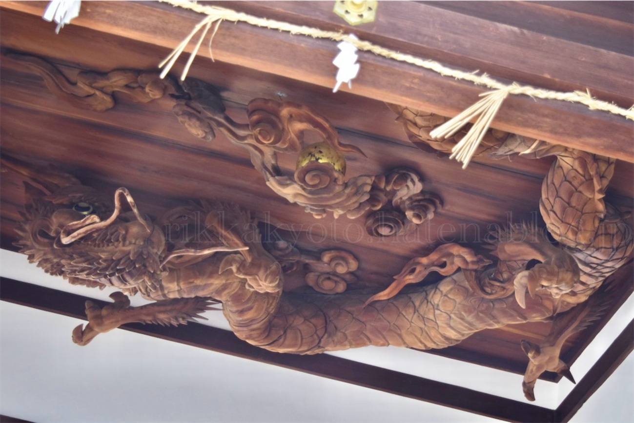 まるで生きているかのよう！躍動感あふれる木彫りの龍がある瀧尾神社 
