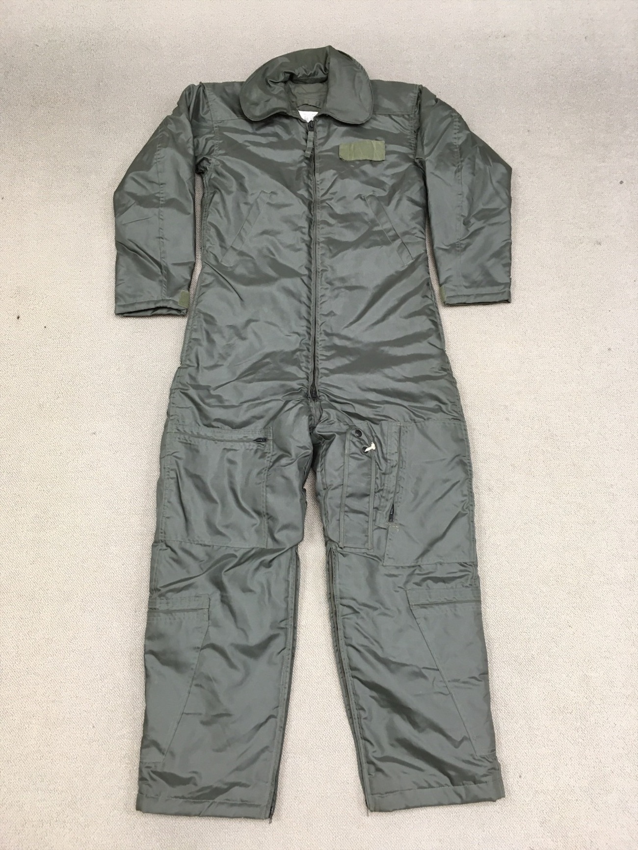 最新最強カバーオール！【アメリカの軍服】防寒難燃パイロットスーツ 