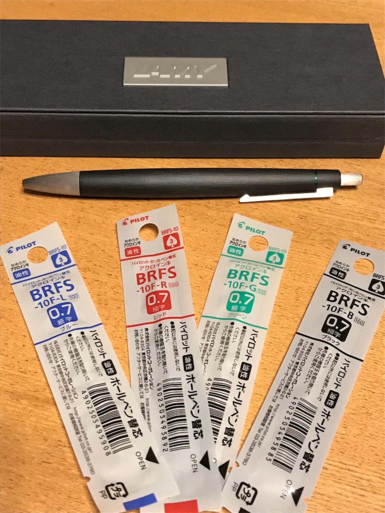 緑リフィル問題はアクロインキで LAMY2000 4色ボールペン - 紙の上に 