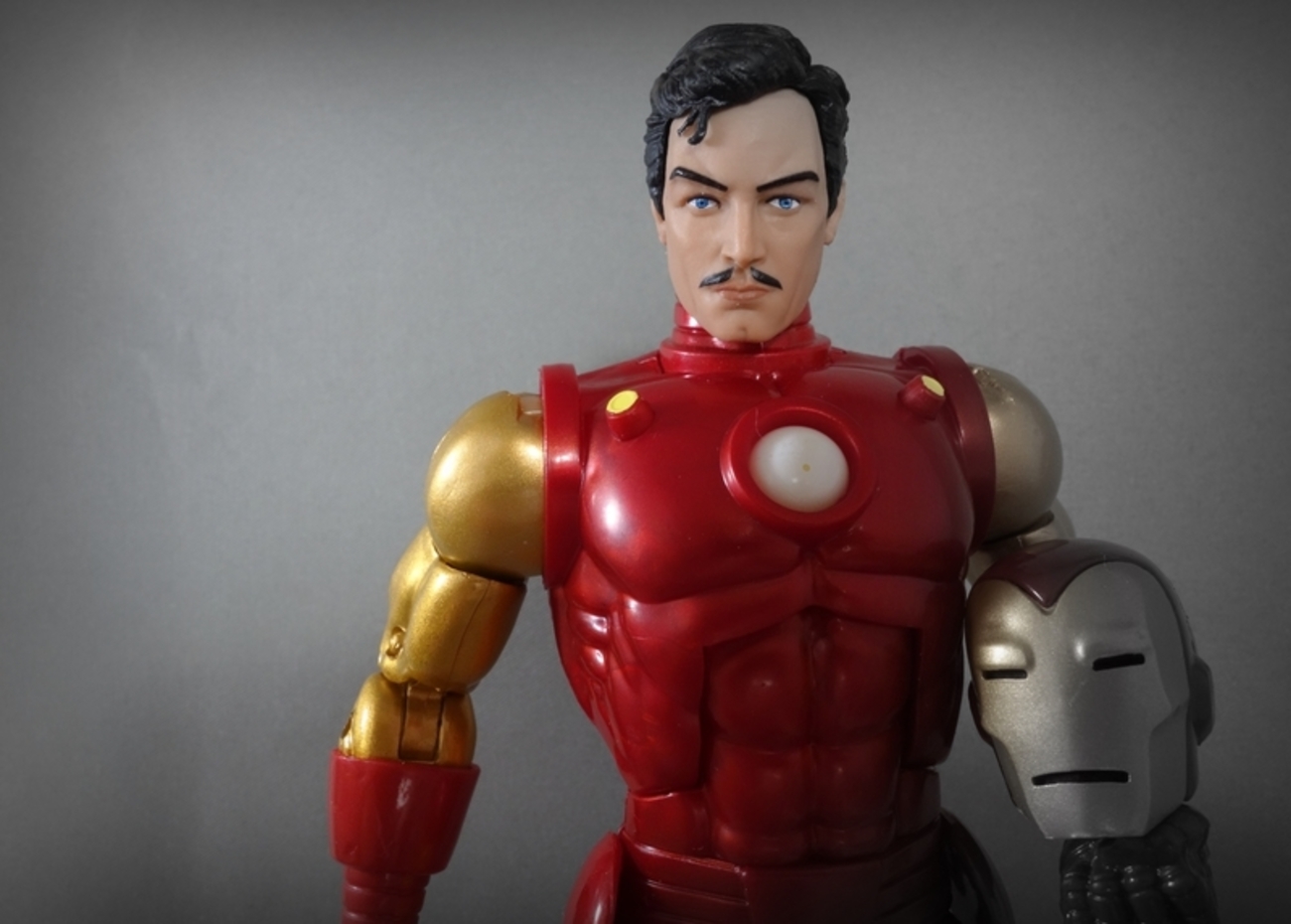 マーベルレジェンド アイアンマン（80周年記念アレックス・ロス版 