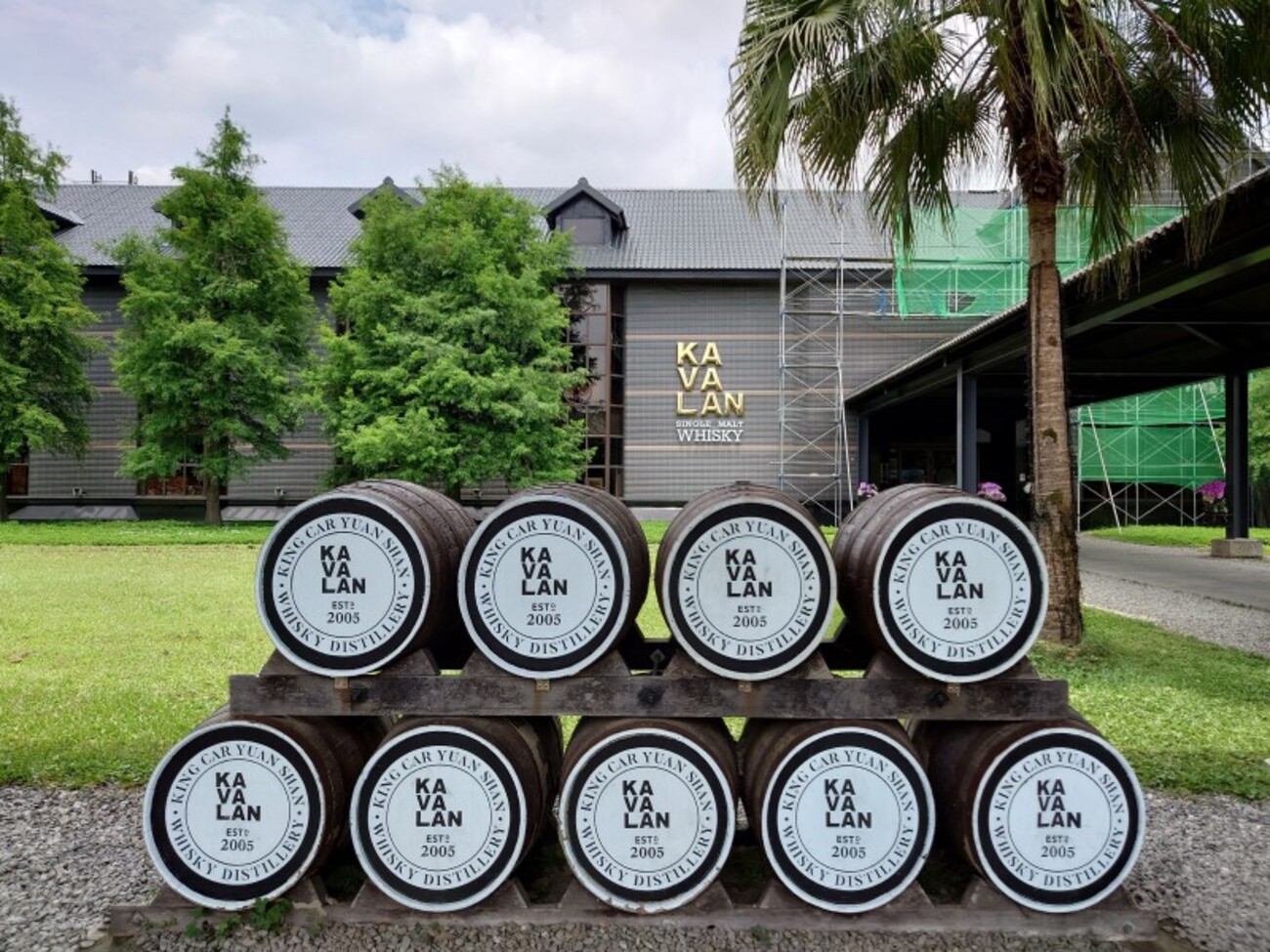 カバラン kavalan 蒸留所限定ピーテッド 13日まで割引中 カバラン 蒸留所限定 ピーティカスク シングルモルト 300ml