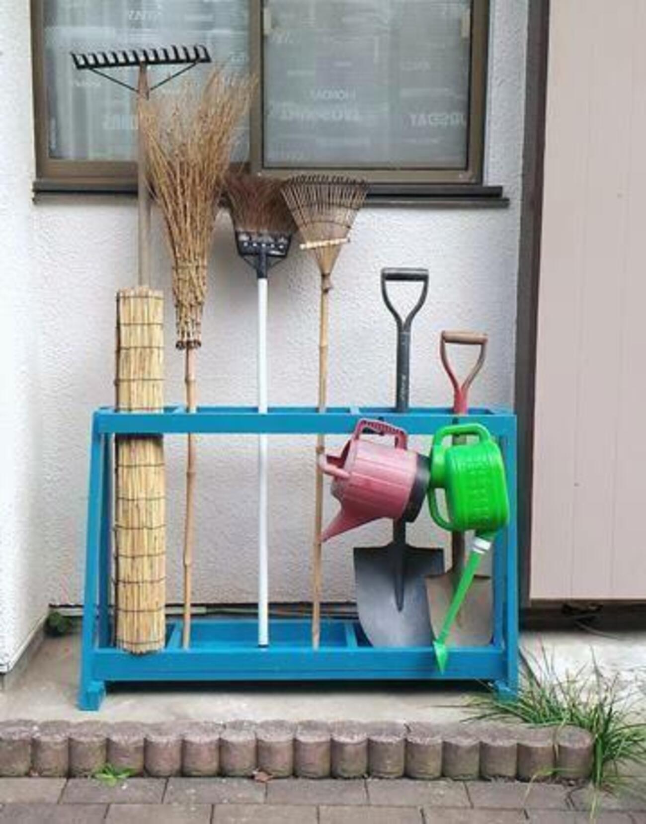 DIY】スコップやほうきの収納に端材でつくったツールスタンド、DIY道具 