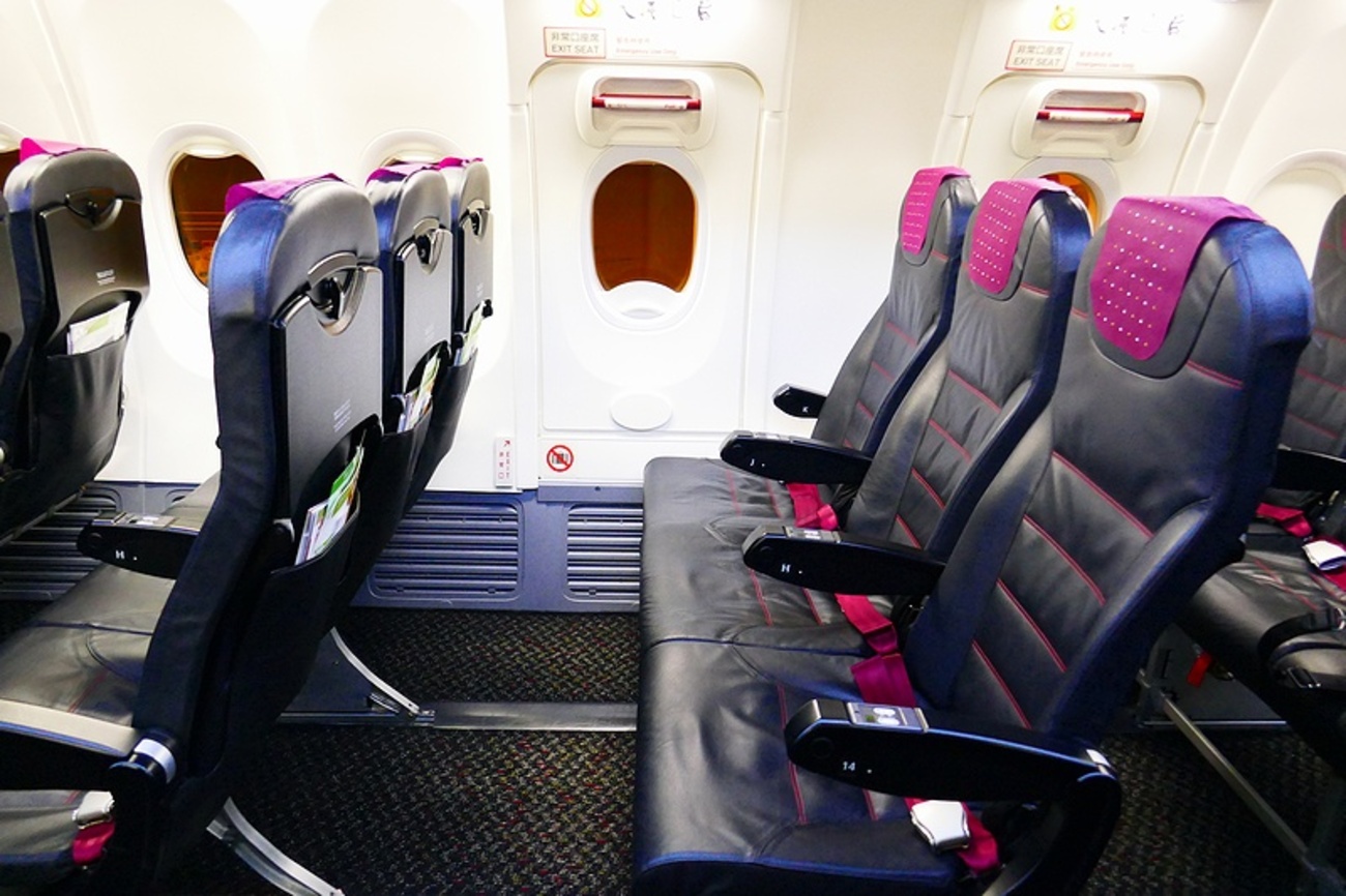 JALの非常口席ならば事前改札で上級会員より早く機内に入れる(かも