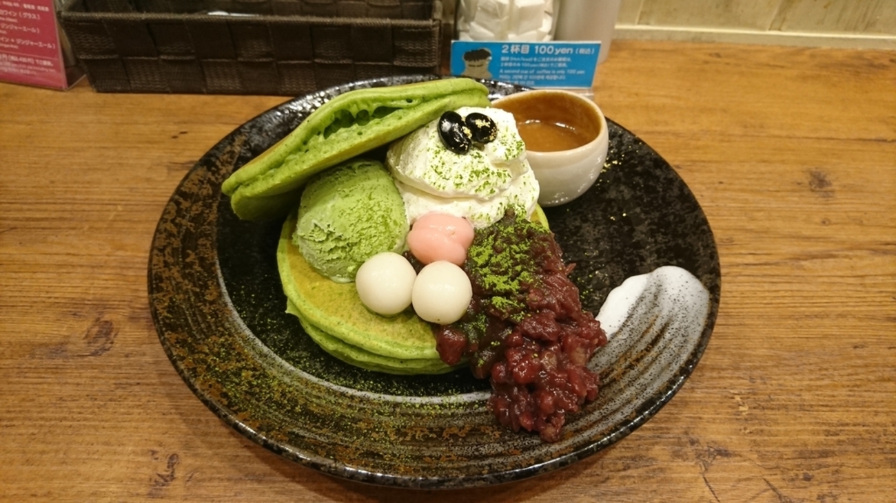 Pancake Cafe mog 難波店 塩生クリームの抹茶パンケーキ(きなこソース)を食べた - 四方山日記