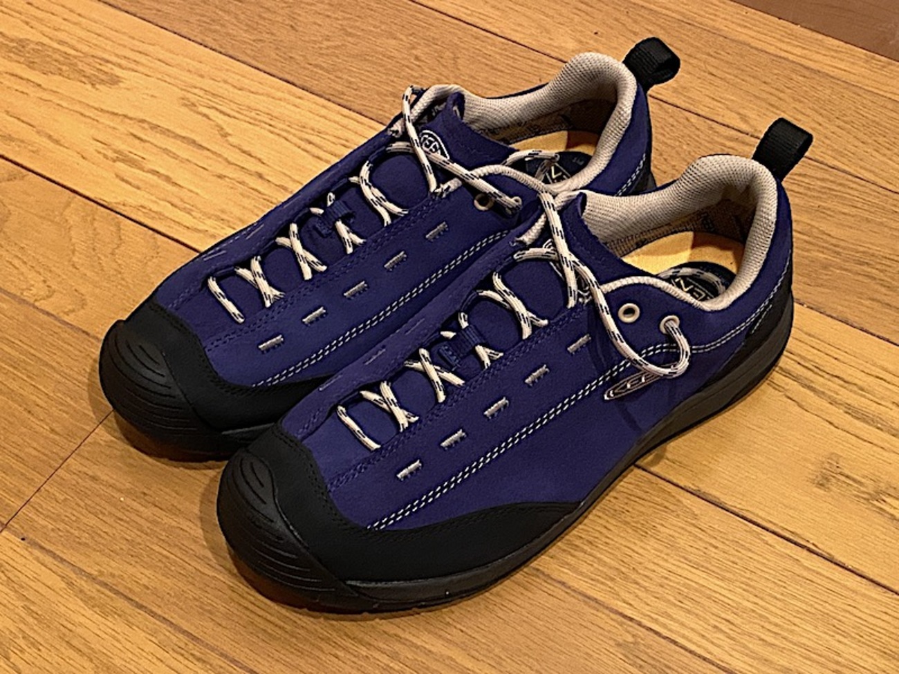KEEN」の防水スニーカー「JASPER II WP」「GLIESER MOC WP」が秋田の冬 